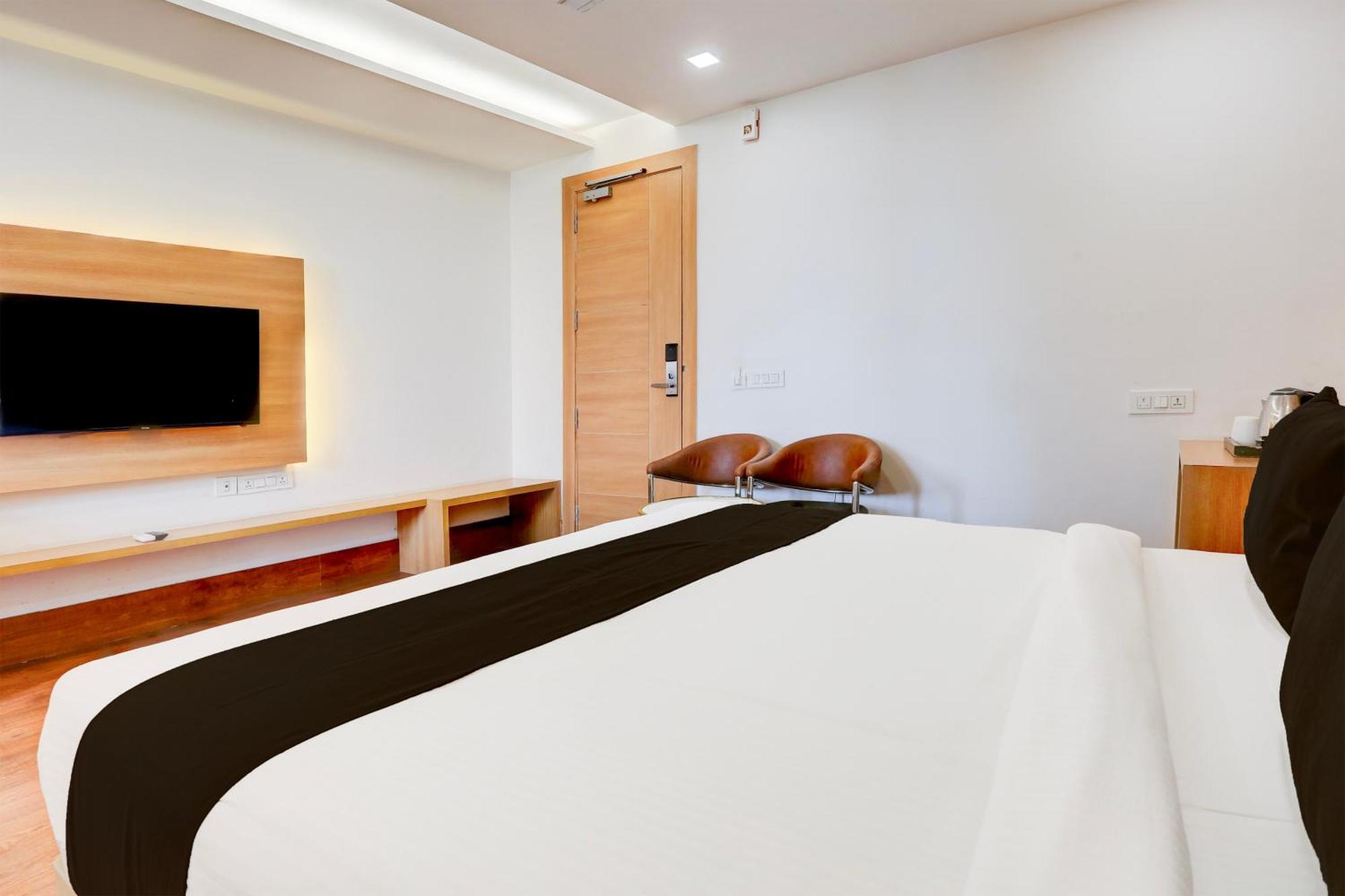Palette Calista Premium Resort Samalkha Exterior foto